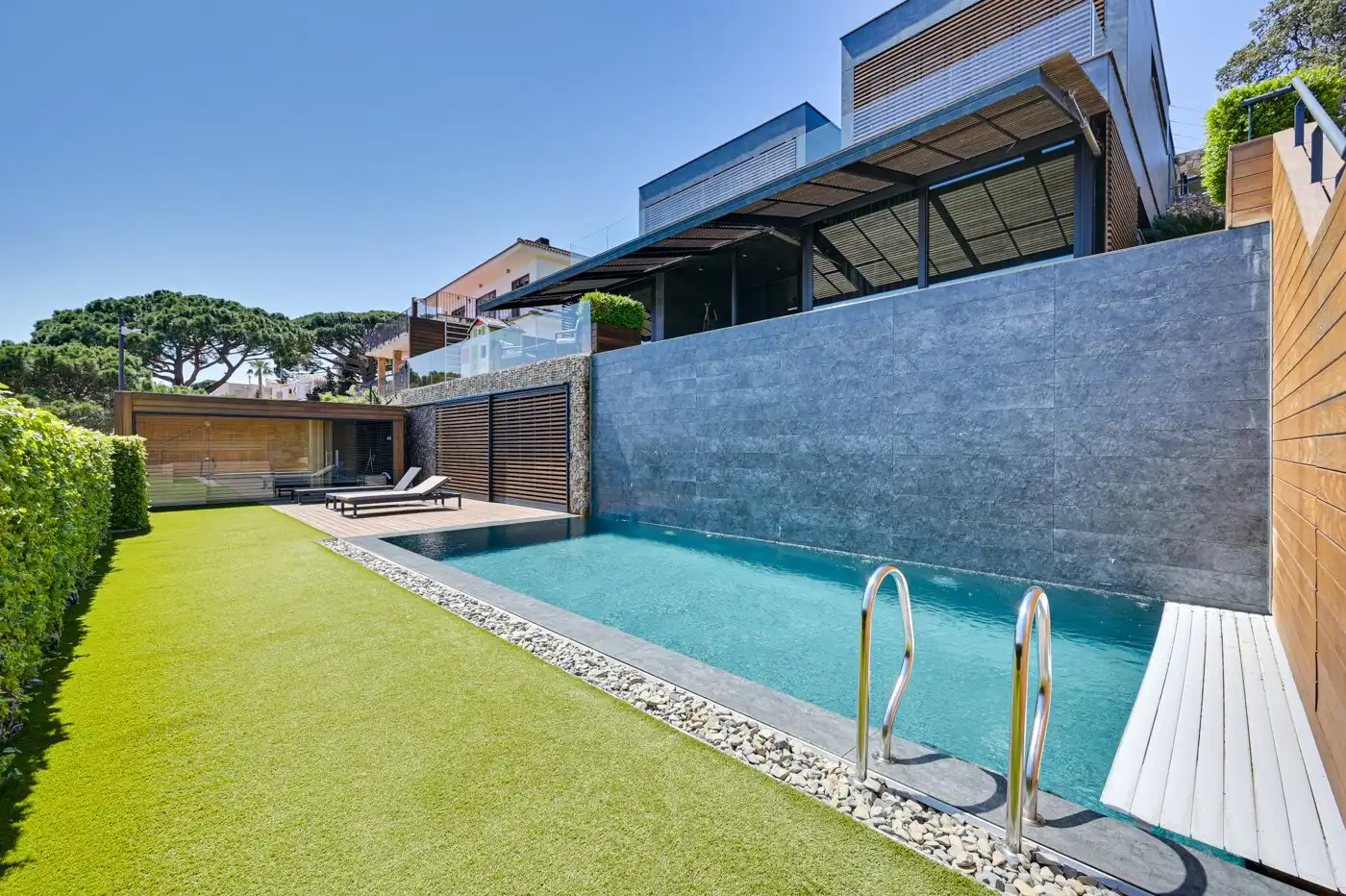 Schwimmbecken von Haus oder Chalet zum Verkauf in Lloret de Mar mit Klimaanlage, Heizung und Privatgarten