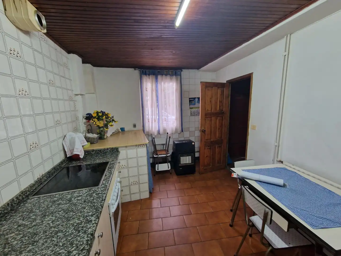 Kitchen of Houses for sale in Ourense Capital   with Terrace, Storage room and Washing machine