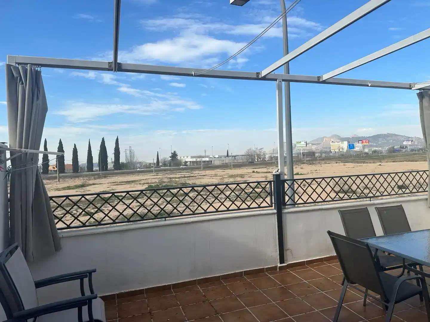 Terrassa de Casa adosada en venda en Peligros amb Aire condicionat i Balcó