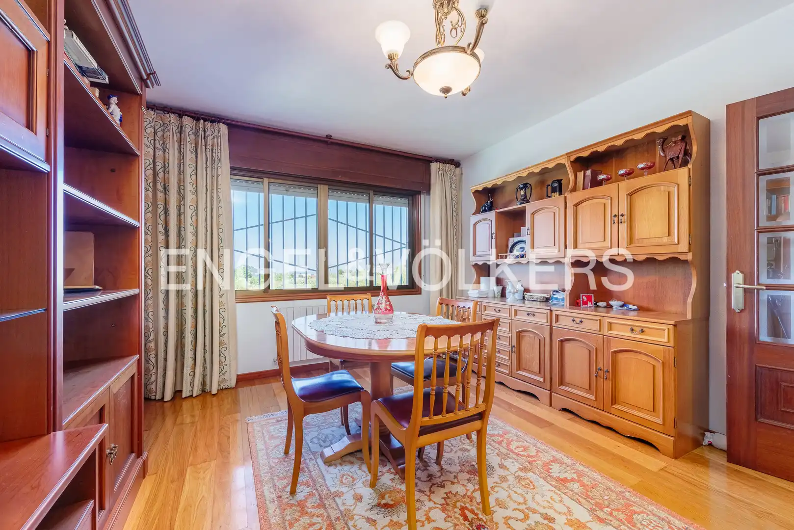 Comedor de Casa o chalet en venta en Vigo  con Calefacción, Jardín privado y Parquet