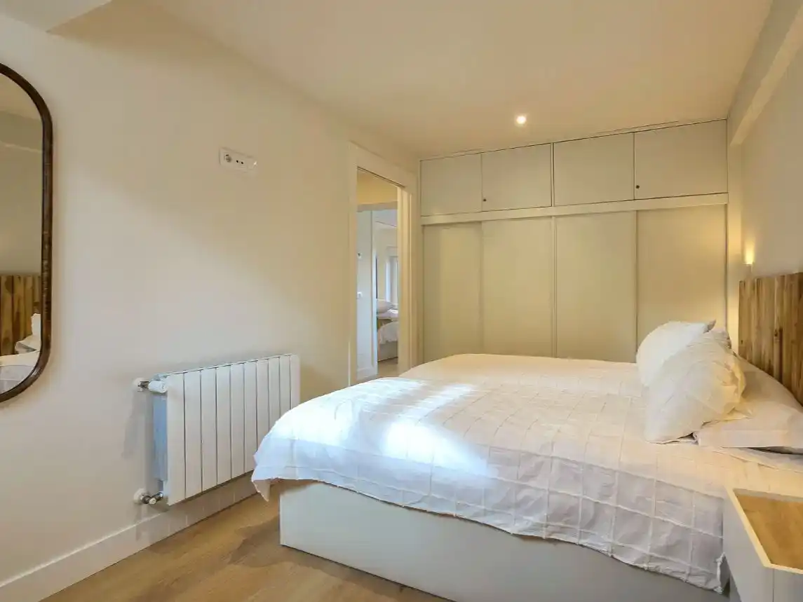 Dormitori de Apartament de lloguer en Suances amb Moblat i Balcó