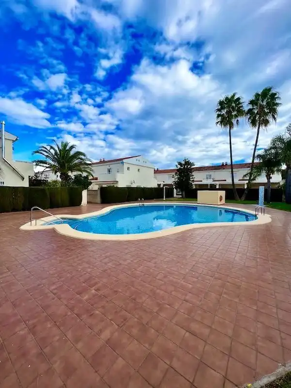 Vista exterior de Casa adosada de alquiler en Els Poblets con Aire acondicionado, Calefacción y Jardín privado