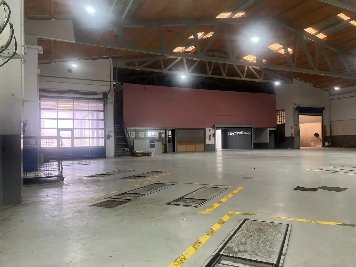 Fabrikhallen zur Miete in Narón mit Alarm