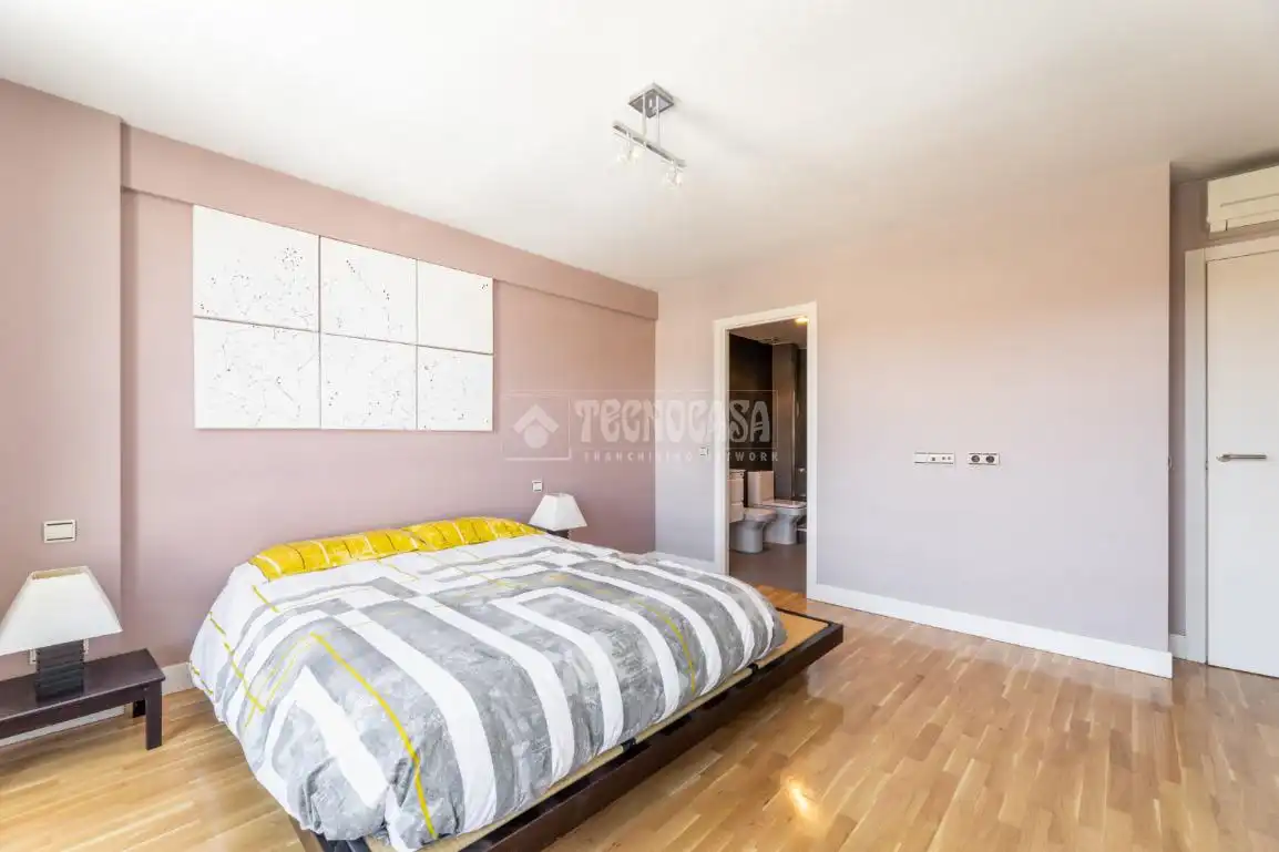 Bedroom of Flat for sale in Torrelodones  with Air Conditioner, Heating and Terrace