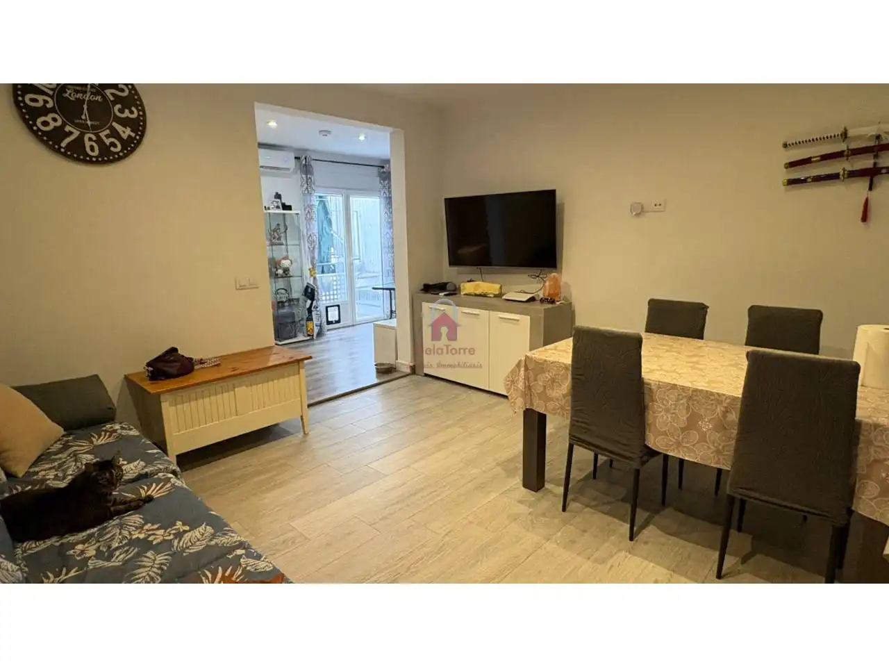 Sala d'estar de Pis en venda en Terrassa amb Aire condicionat, Parquet i Balcó