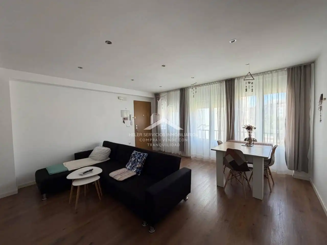 Piso con terraza en venta en Plaza Dolçainer de Tales, imagen 3