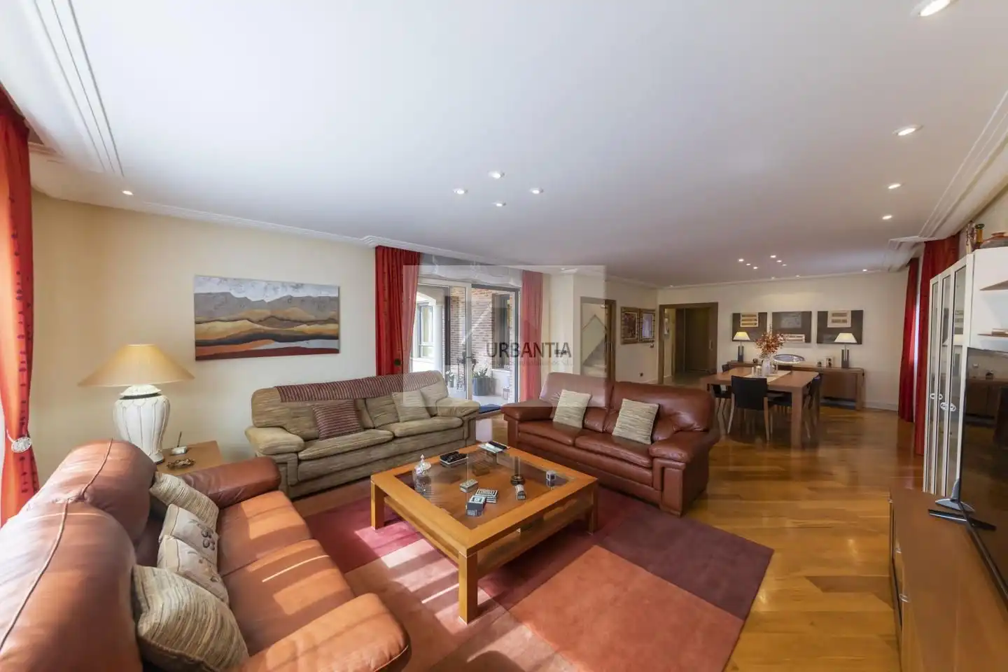 Sala de estar de Casa o chalet en venta en Cizur con Calefacción, Jardín privado y Parquet
