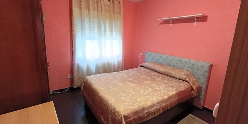 Dormitori de Pis en venda en Oviedo  amb Terrassa