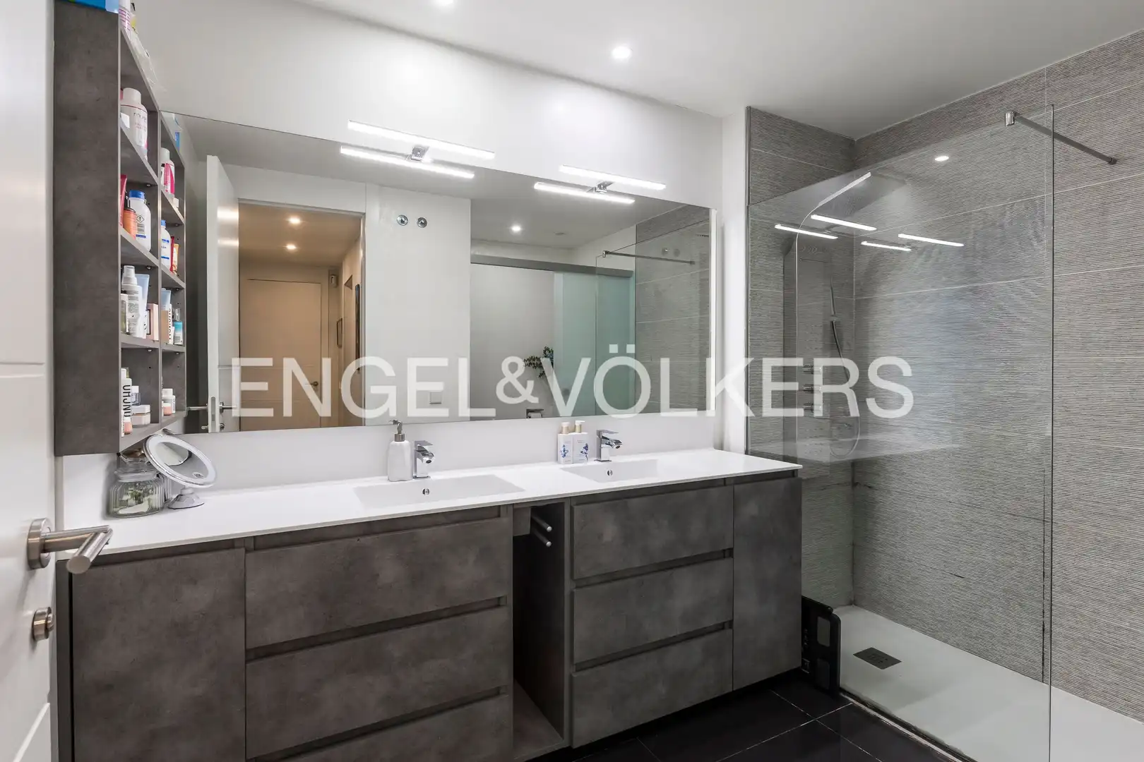 Baño de Apartamento en venta en Pozuelo de Alarcón con Aire acondicionado, Calefacción y Jardín privado