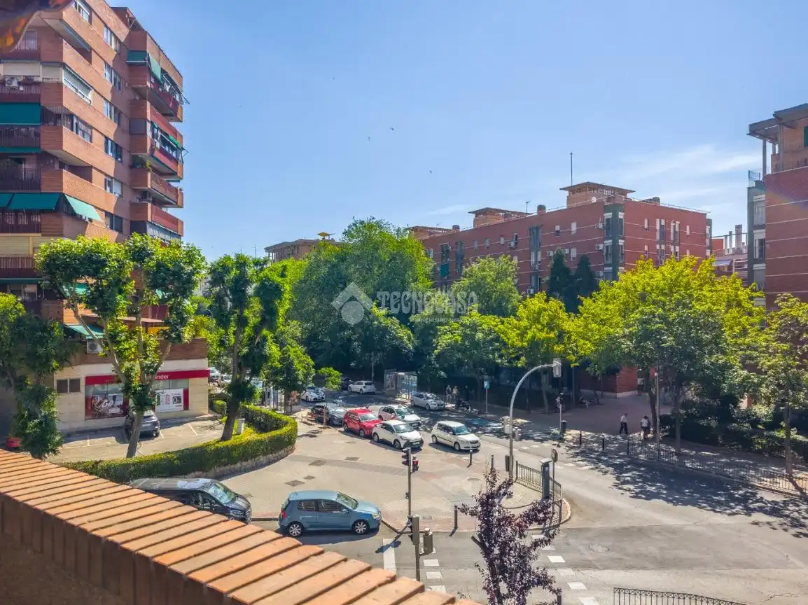 Vista exterior de Piso en venta en Madrid con Calefacción y Terraza