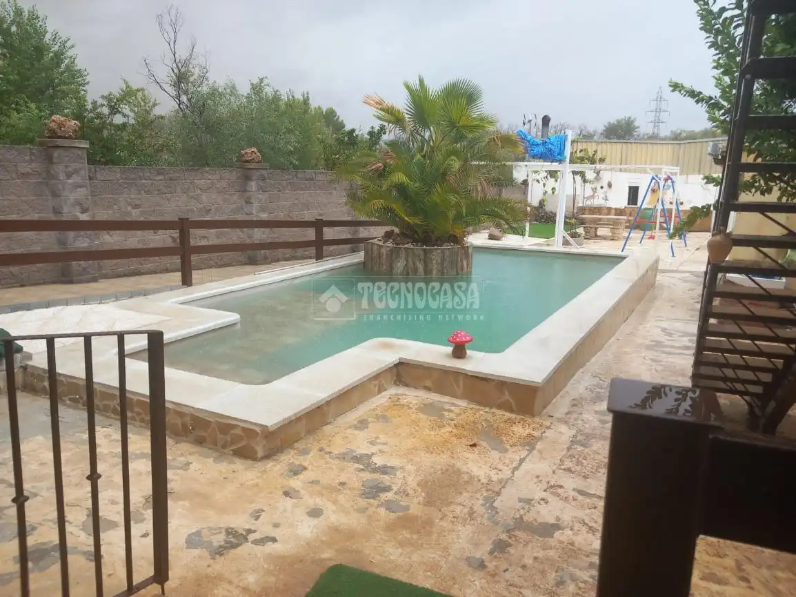 Piscina de Finca rústica en venda en Villatorres amb Aire condicionat, Calefacció i Alarma