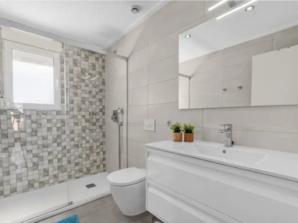 Baño de Casa adosada en venta en Orihuela con Aire acondicionado, Jardín privado y Terraza