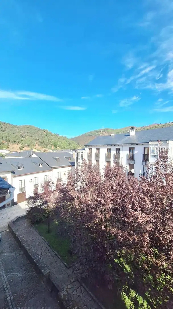 Vista exterior de Pis en venda en Villafranca del Bierzo, León