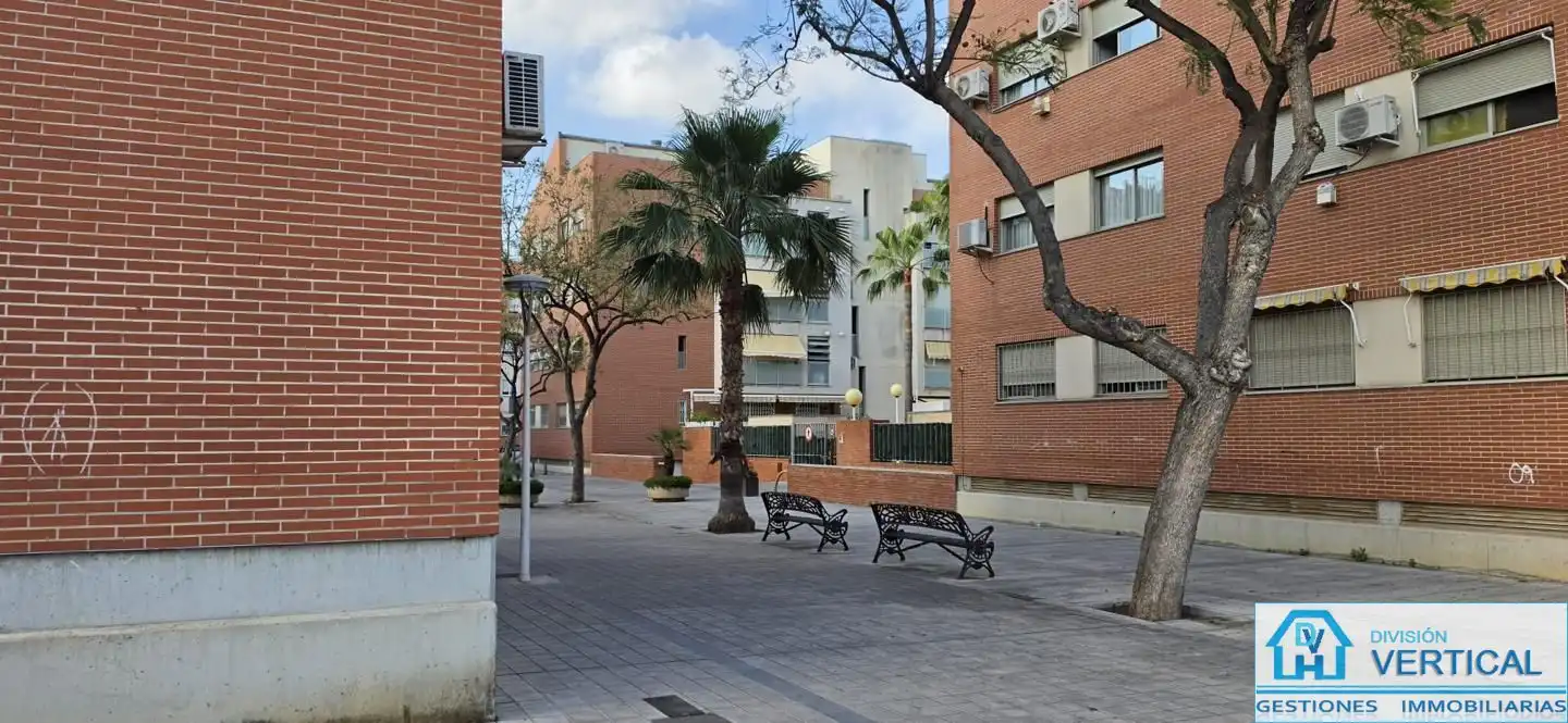 Vista exterior de Piso en venta en Manises con Aire acondicionado, Calefacción y Trastero