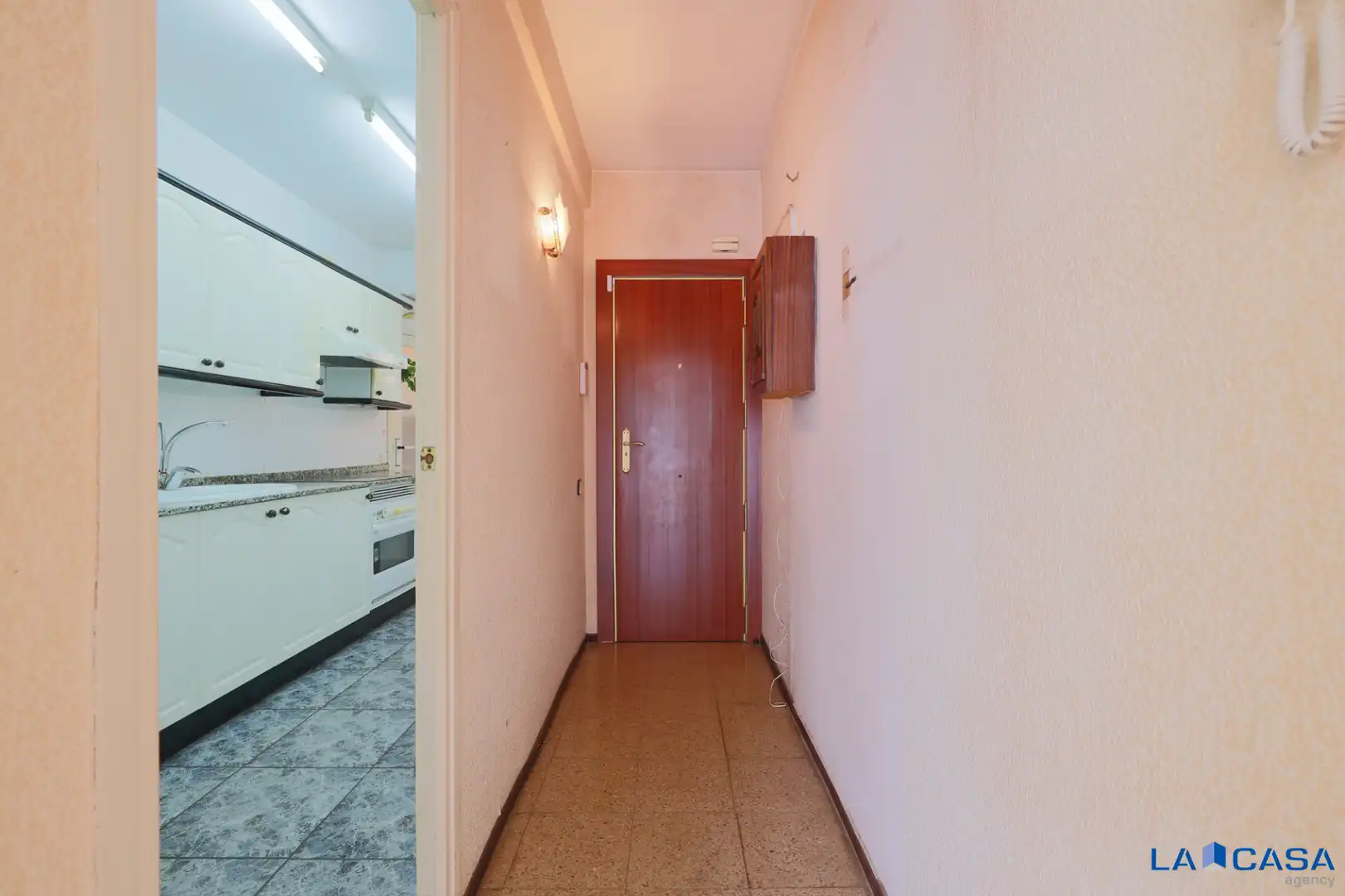 Wohnung zum Verkauf in Barcelona mit Klimaanlage, Heizung und Ofen