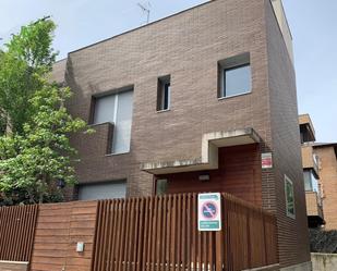 Vista exterior de Casa o xalet de lloguer en Sant Cugat del Vallès amb Aire condicionat i Terrassa