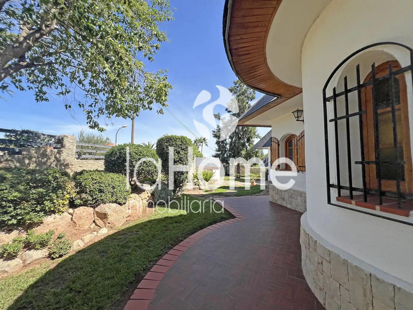 Vista exterior de Casa o xalet en venda en Chiva amb Aire condicionat, Calefacció i Jardí privat
