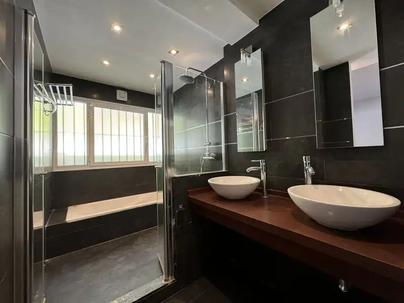 Bany de Casa o xalet de lloguer en Marbella amb Aire condicionat, Terrassa i Moblat