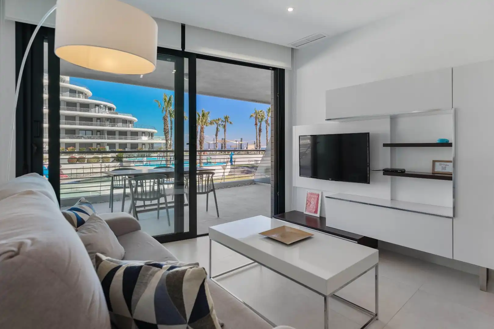 Sala d'estar de Apartament en venda en Elche / Elx amb Aire condicionat, Calefacció i Jardí privat