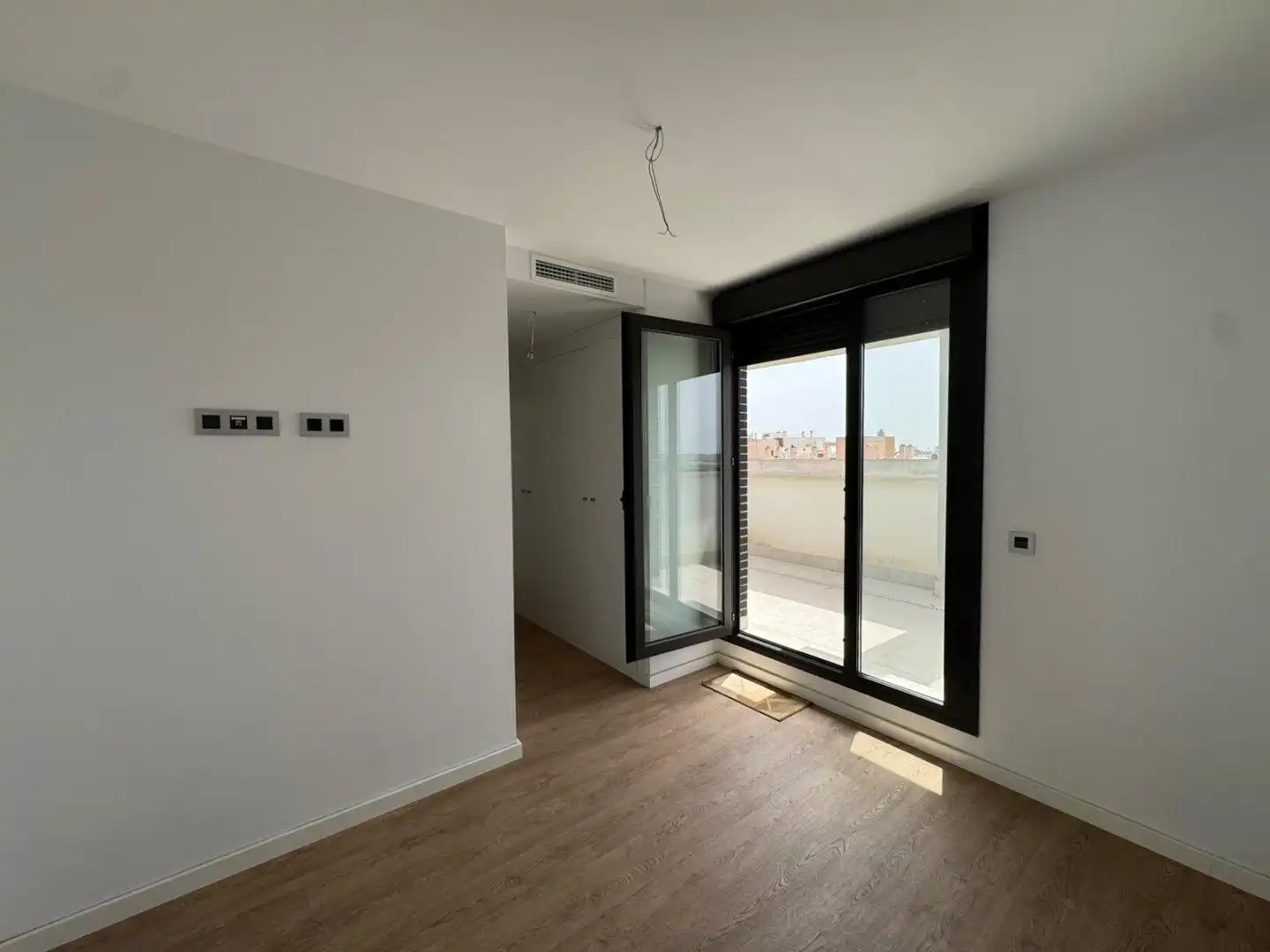 Dormitori de Àtic en venda en Bormujos amb Aire condicionat, Parquet i Terrassa