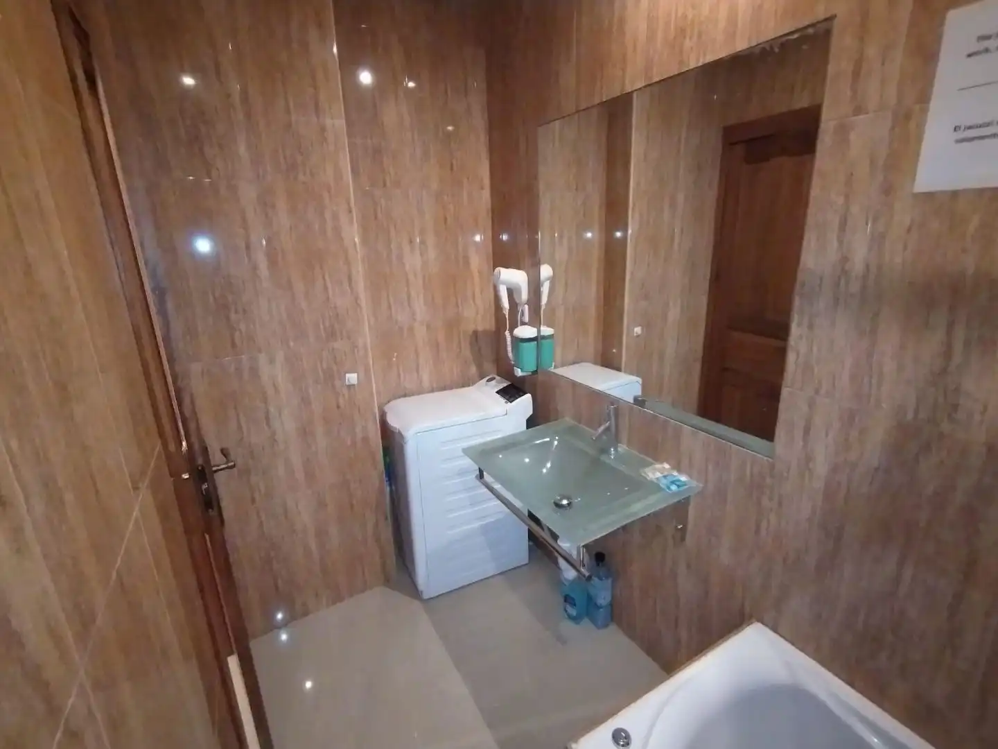 Bathroom of Flat for rent in Madrid  with Air Conditioner, Heating and Furnished