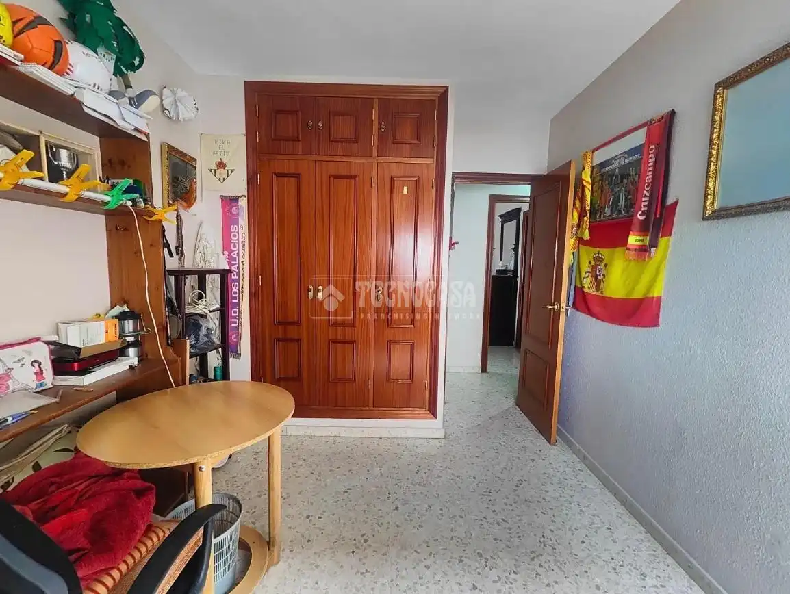 Dormitori de Pis en venda en Los Palacios y Villafranca amb Balcó