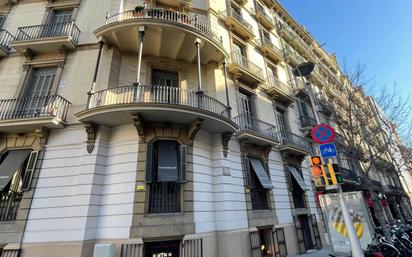 Außenansicht von Wohnung zum verkauf in  Barcelona Capital mit Heizung, Terrasse und Balkon