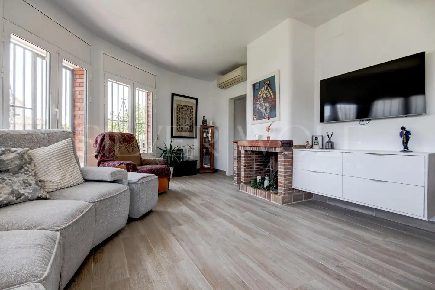 Sala de estar de Casa o chalet en venta en Vilanova i la Geltrú con Aire acondicionado, Calefacción y Jardín privado