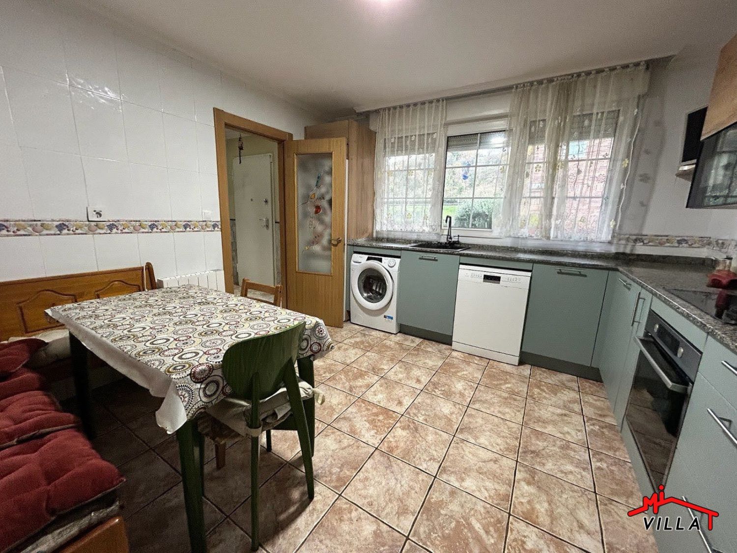 Cuina de Casa o xalet en venda en Laredo amb Calefacció, Terrassa i Traster