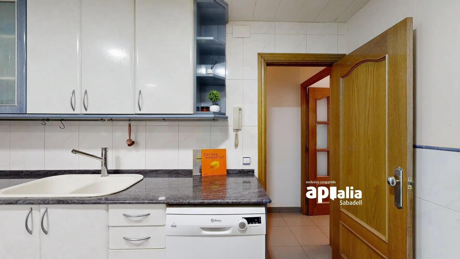 Küche von Wohnung zum Verkauf in Barberà del Vallès mit Klimaanlage, Heizung und Balkon