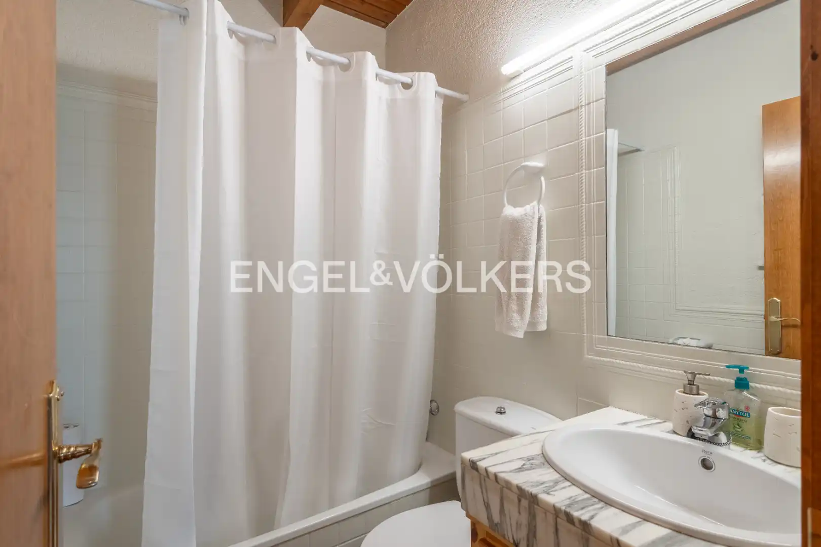 Baño de Dúplex en venta en Ger con Calefacción, Parquet y Terraza