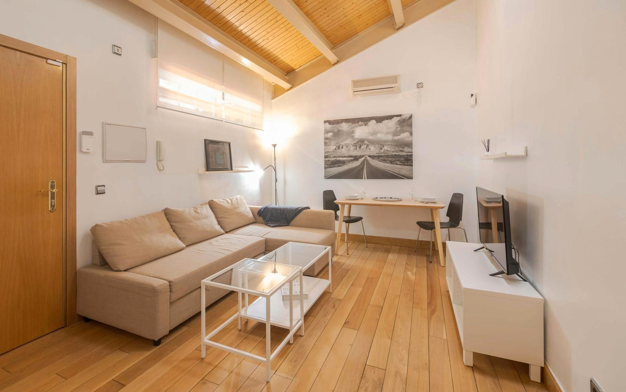 Sala d'estar de Pis de lloguer en  Madrid Capital amb Aire condicionat, Calefacció i Moblat