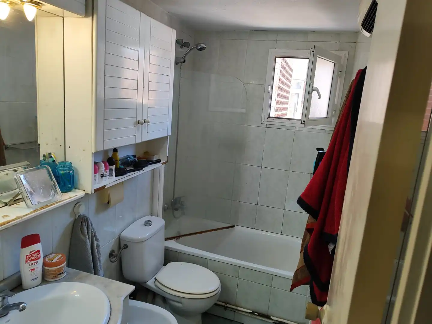 Bany de Pis en venda en Alicante / Alacant amb Calefacció, Moblat i Balcó