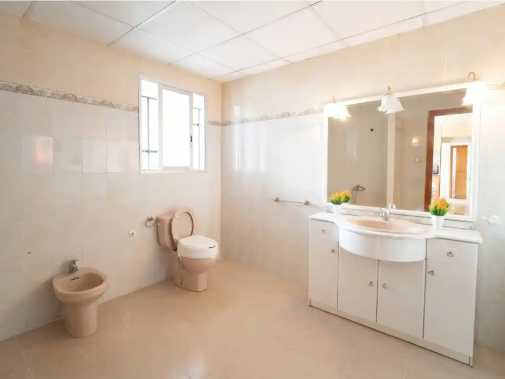 Bathroom of Houses for sale in Moncada