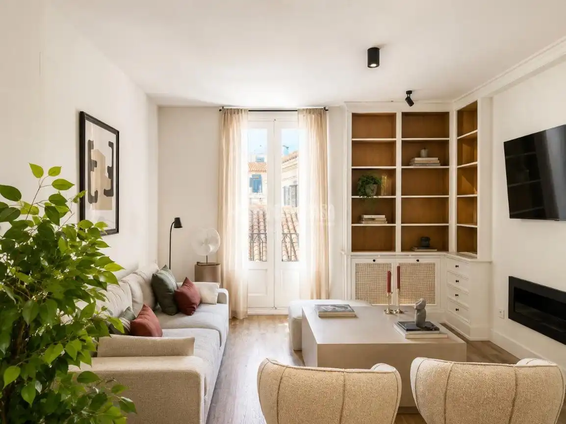 Wohnzimmer von Wohnung zum Verkauf in Madrid mit Klimaanlage, Balkon und Alarm