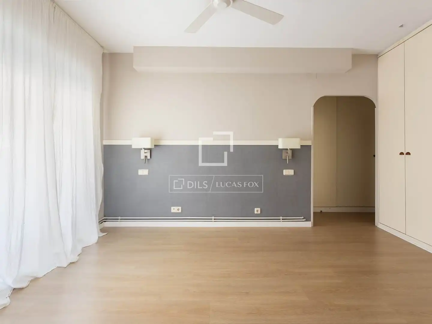 Wohnzimmer von Wohnung zum Verkauf in Barcelona mit Klimaanlage und Heizung