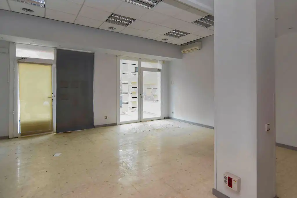 Local comercial en venda a C/ Camp del Mar, imagen 4