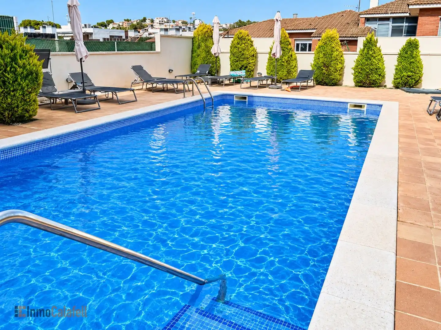 Flat with pool for sale in Rumania 14