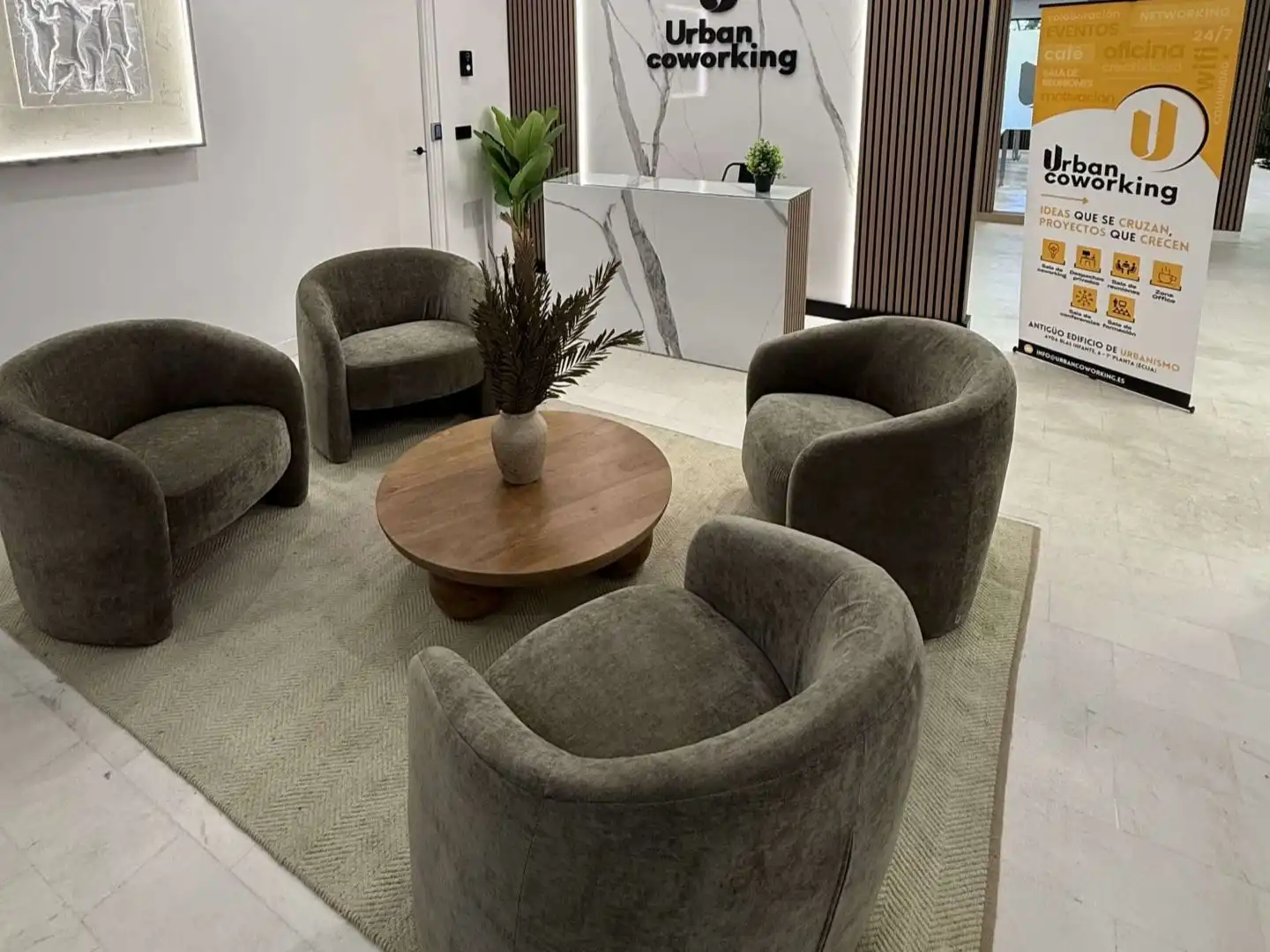 Sala de estar de Oficina de alquiler en Écija con Aire acondicionado