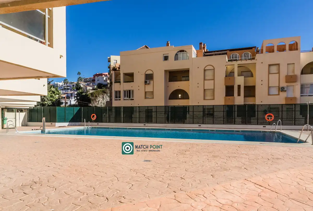 Piscina de Apartamento de alquiler en Almuñécar con Amueblado
