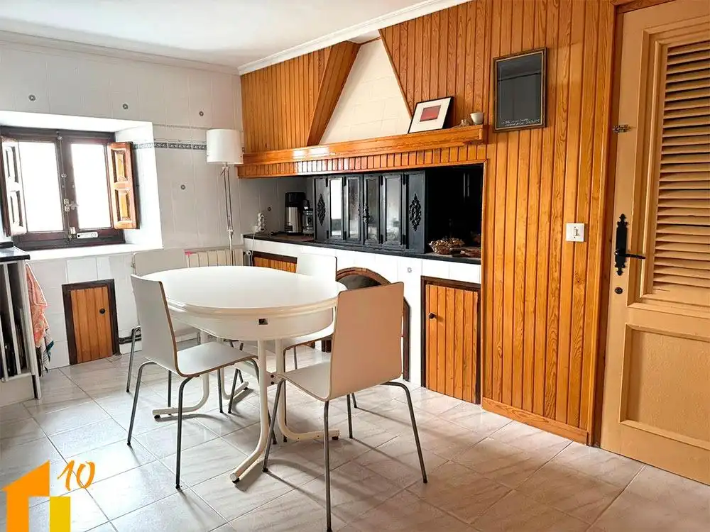 Kitchen of Houses for sale in Villaldemiro  with Heating, Storage room and Furnished