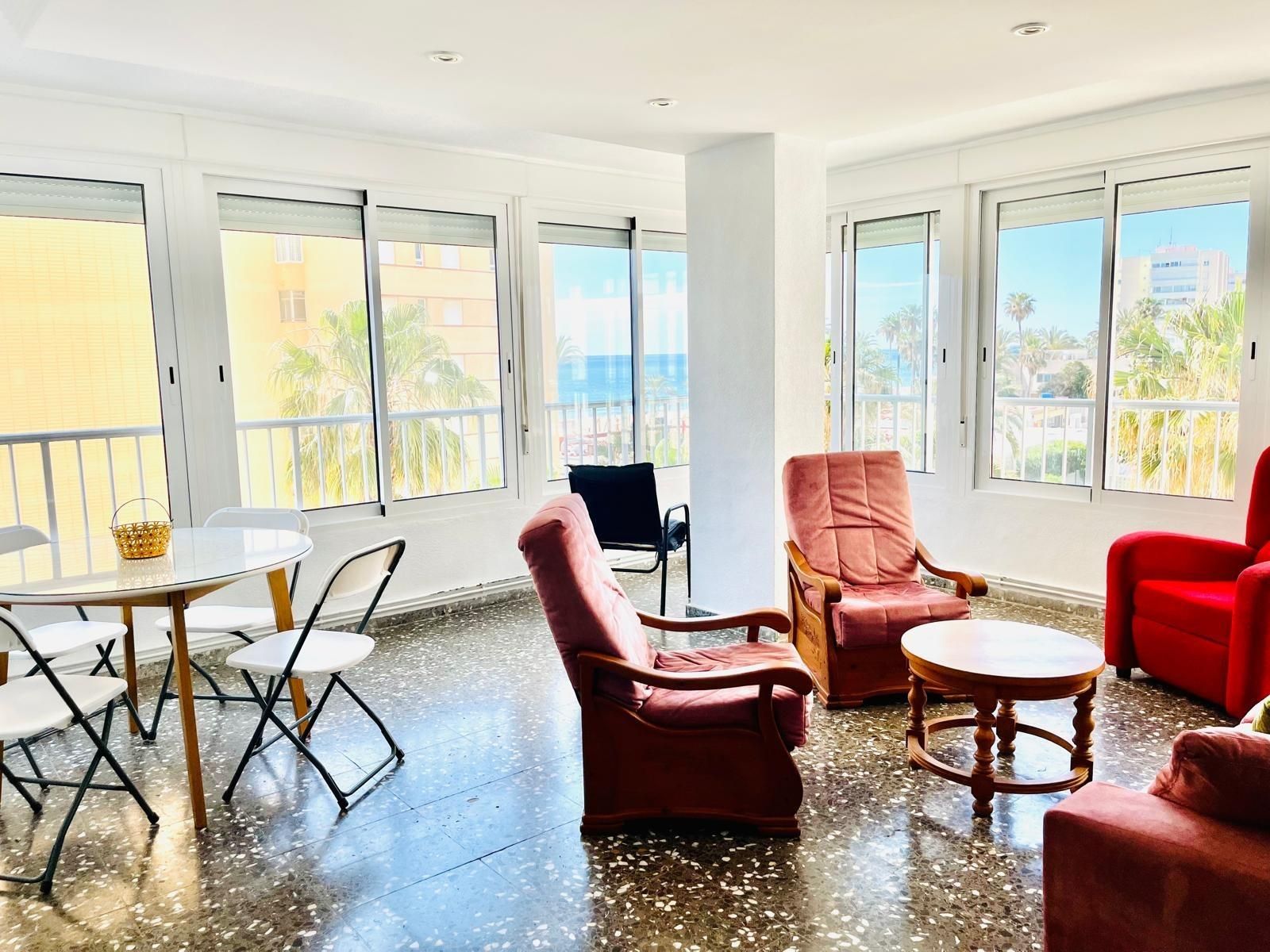 Sala d'estar de Pis en venda en Alicante / Alacant amb Calefacció, Jardí privat i Piscina comunitària