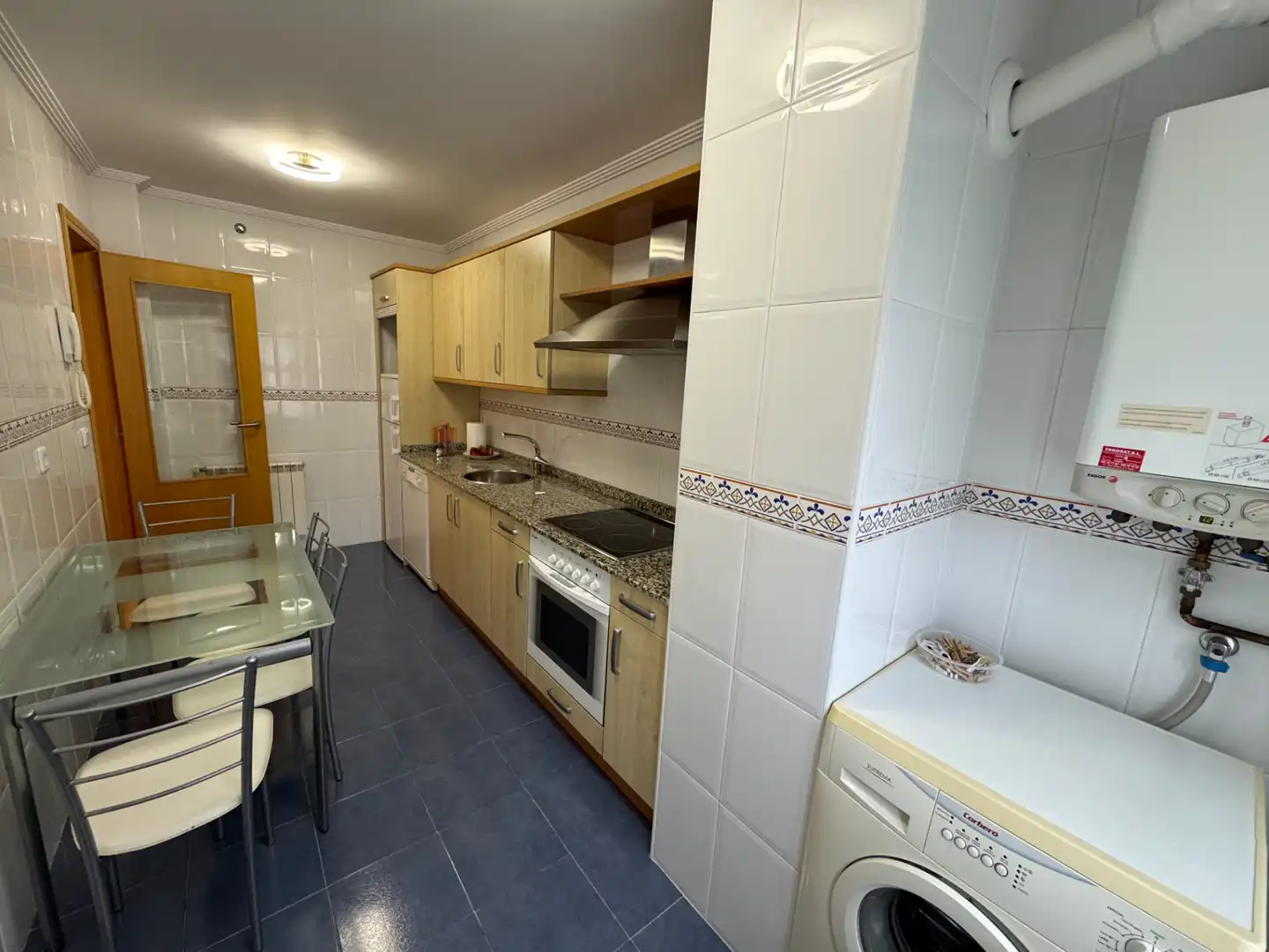 Cocina de Piso en venta en Ribadesella con Calefacción, Parquet y Trastero