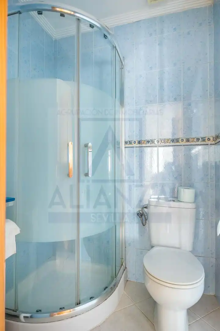 Bathroom of Flat for sale in Camas  with Air Conditioner