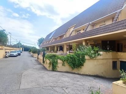 Vista exterior de Casa adosada en venda en Galapagar amb Aire condicionat, Calefacció i Jardí privat