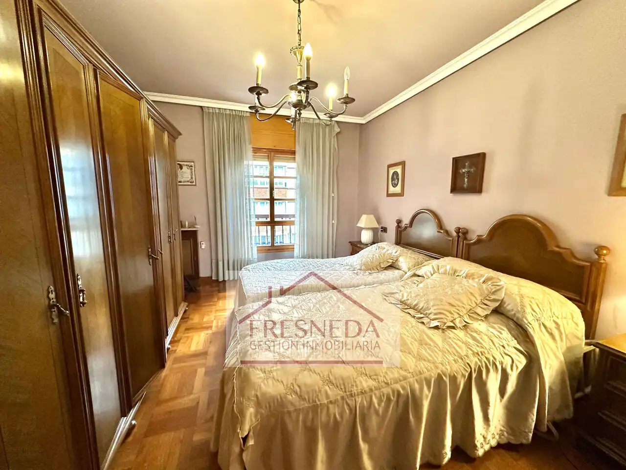 Habitación de Piso en venta en Oviedo  con Calefacción, Terraza y Trastero