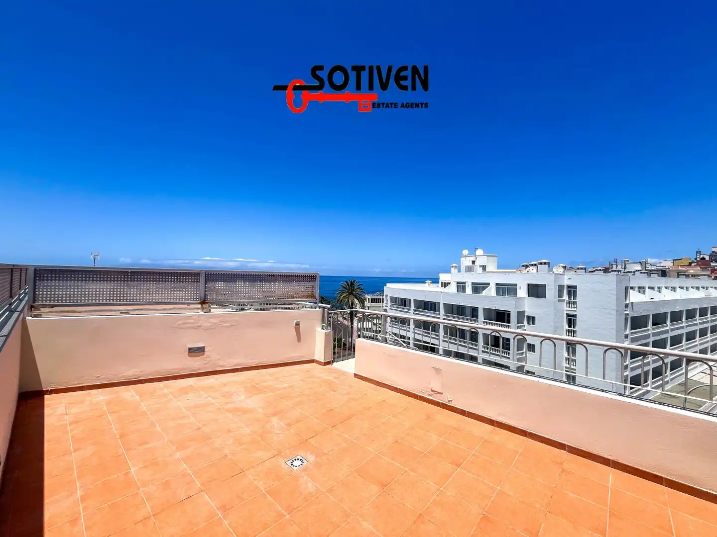 Außenansicht von Wohnungen zum Verkauf in Santiago del Teide mit Terrasse, Balkon und Gemeinschaftspool