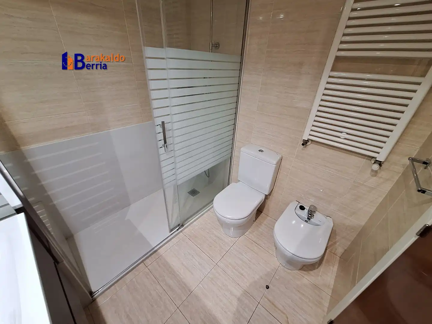 Baño de Apartamento en venta en Barakaldo  con Calefacción