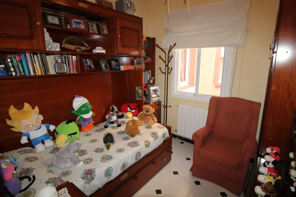 Dormitori de Casa adosada en venda en Daimiel amb Aire condicionat, Calefacció i Terrassa