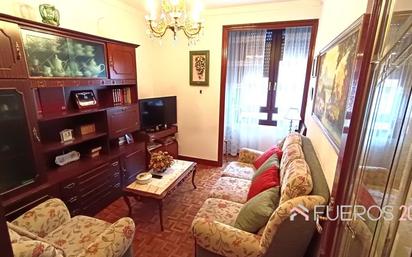 Sala d'estar de Pis en venda en Barakaldo  amb Moblat